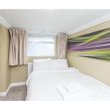 Uno Hotel Heathrow Windsor Slough Extérieur photo