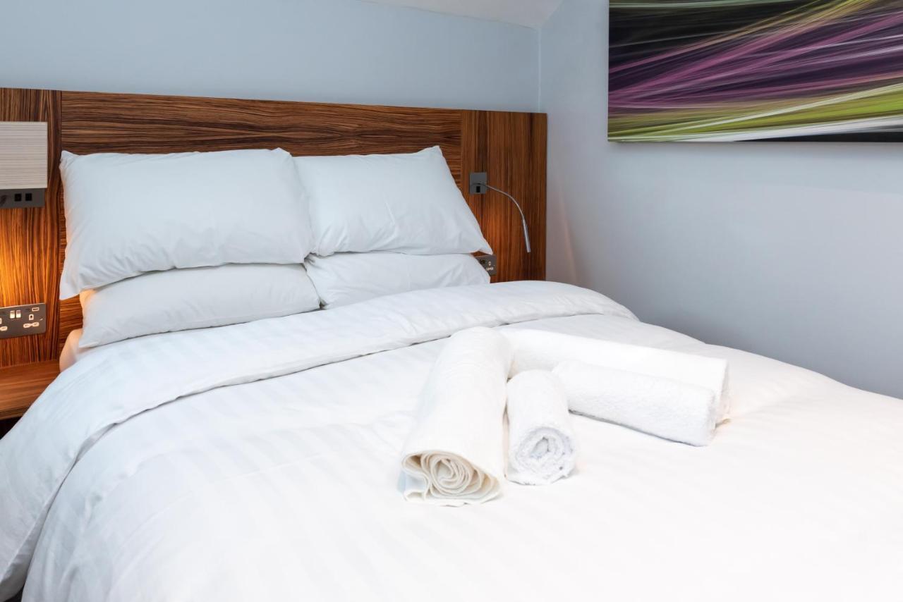 Uno Hotel Heathrow Windsor Slough Extérieur photo