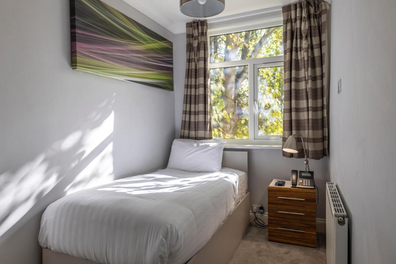 Uno Hotel Heathrow Windsor Slough Extérieur photo
